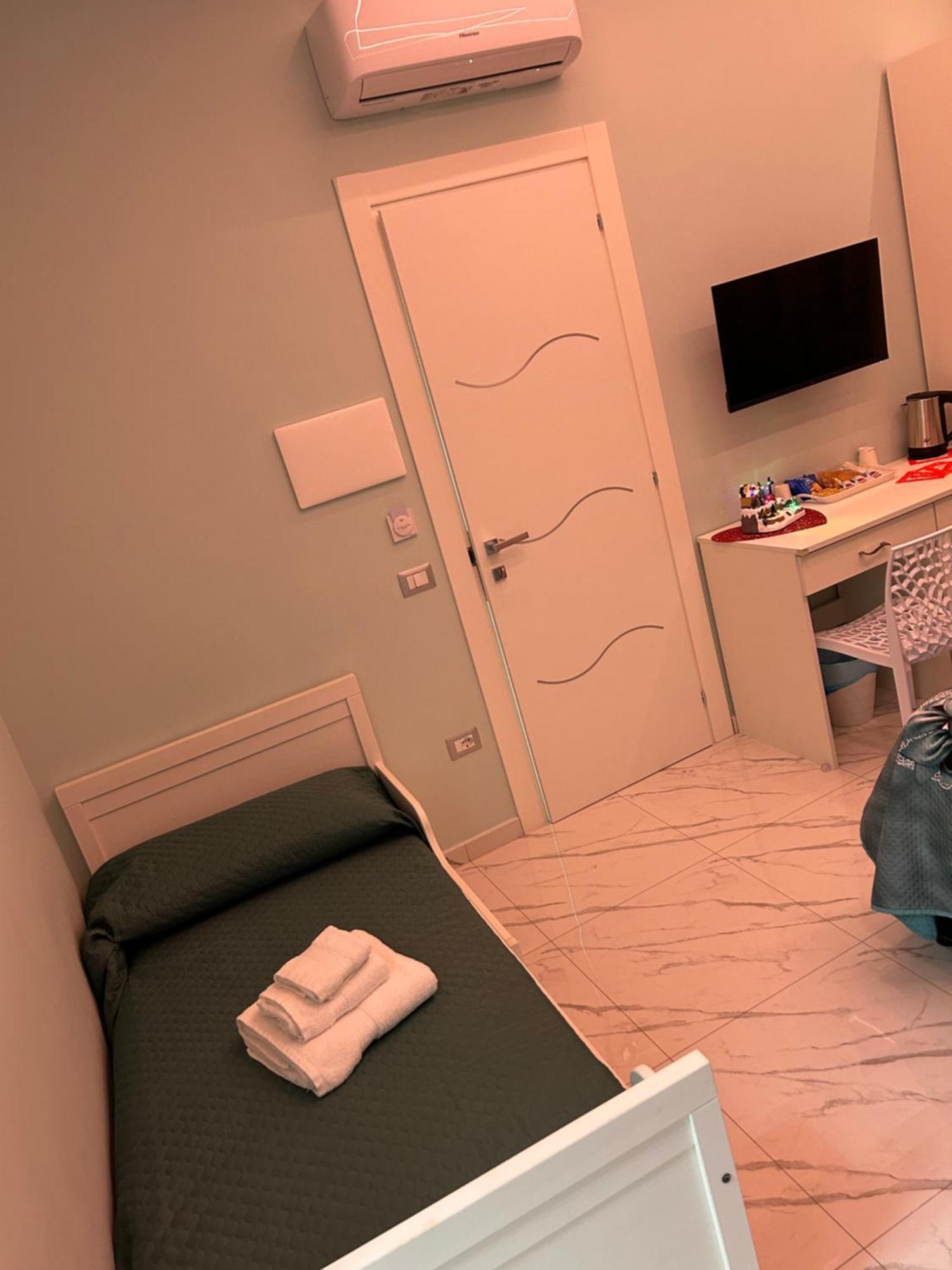 Bed and Breakfast Bebsantaniellohouse1 Неаполь Экстерьер фото